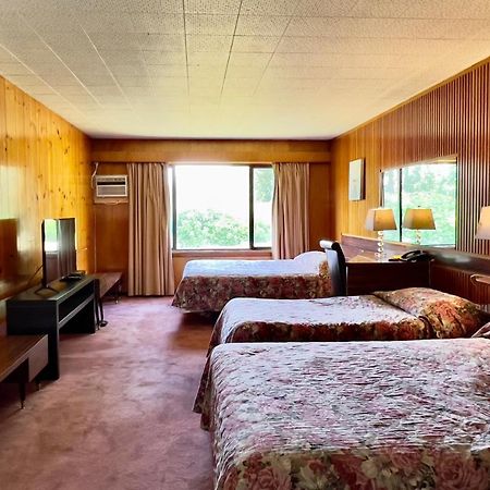 Airport Inn Quesnel Extérieur photo