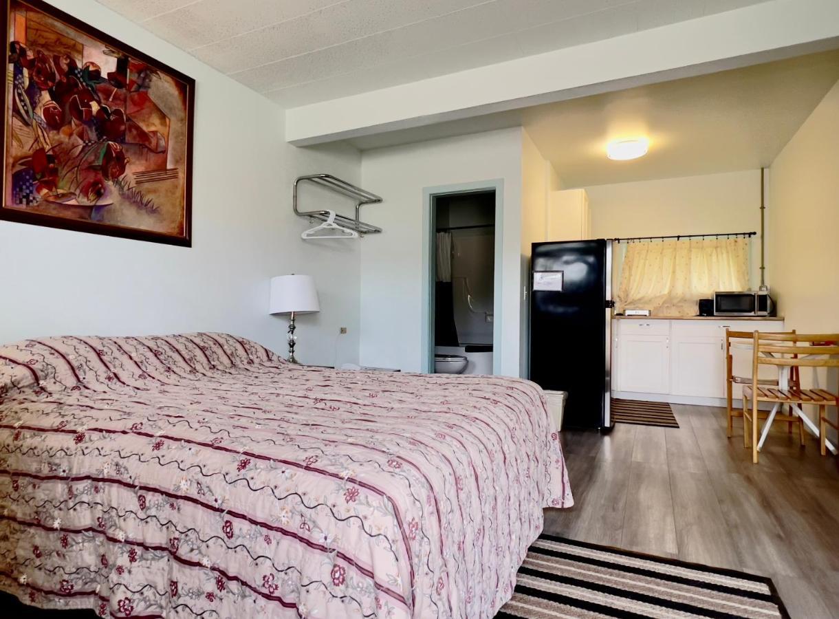 Airport Inn Quesnel Extérieur photo