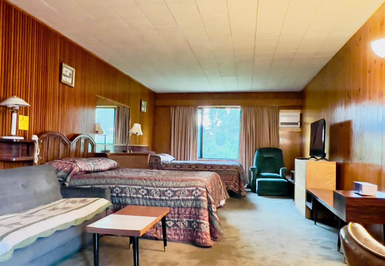Airport Inn Quesnel Extérieur photo
