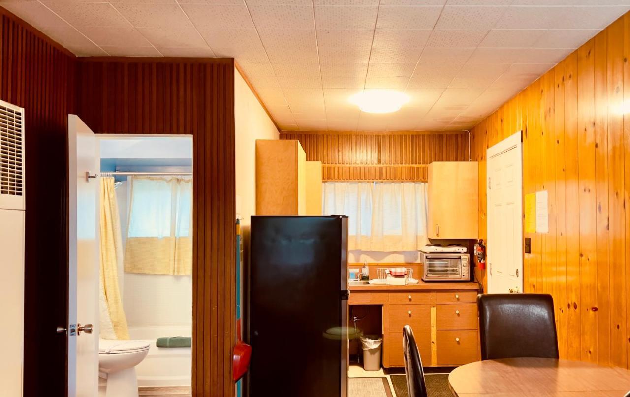 Airport Inn Quesnel Extérieur photo