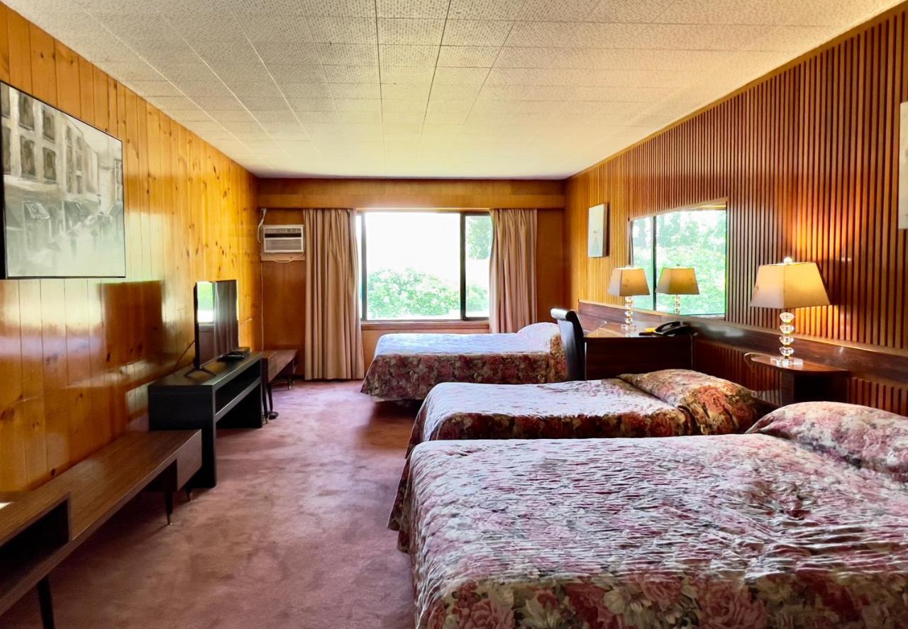 Airport Inn Quesnel Extérieur photo