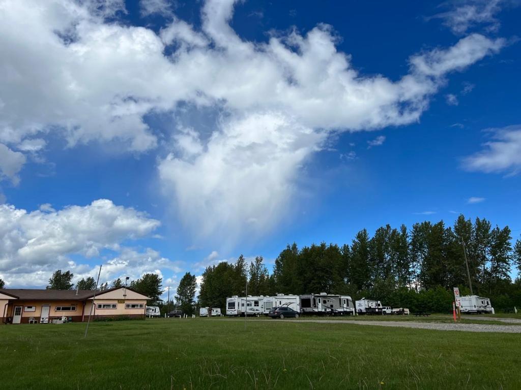 Airport Inn Quesnel Extérieur photo