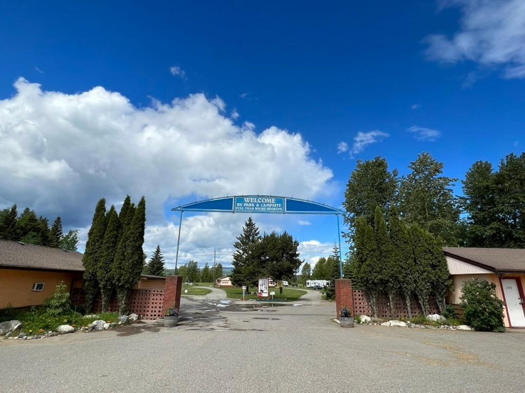 Airport Inn Quesnel Extérieur photo