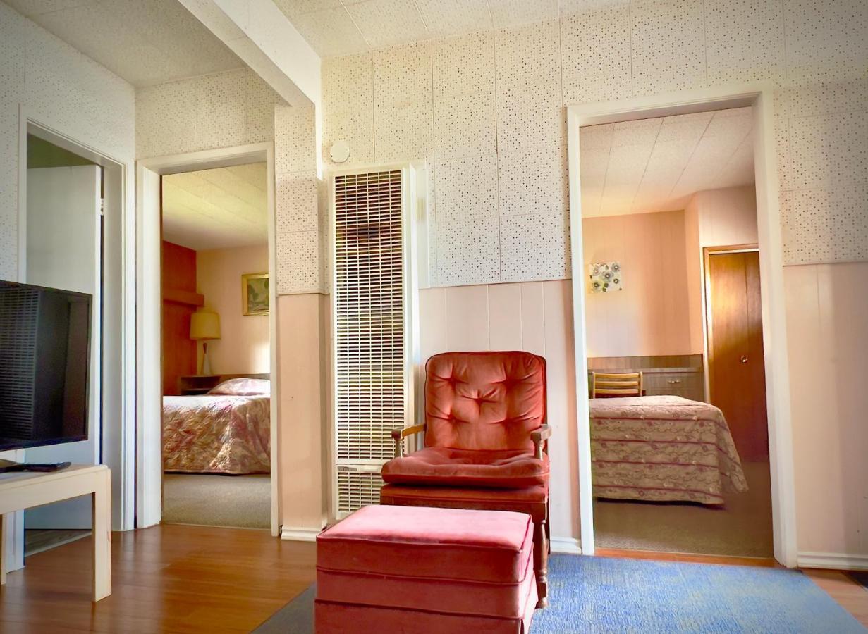 Airport Inn Quesnel Extérieur photo