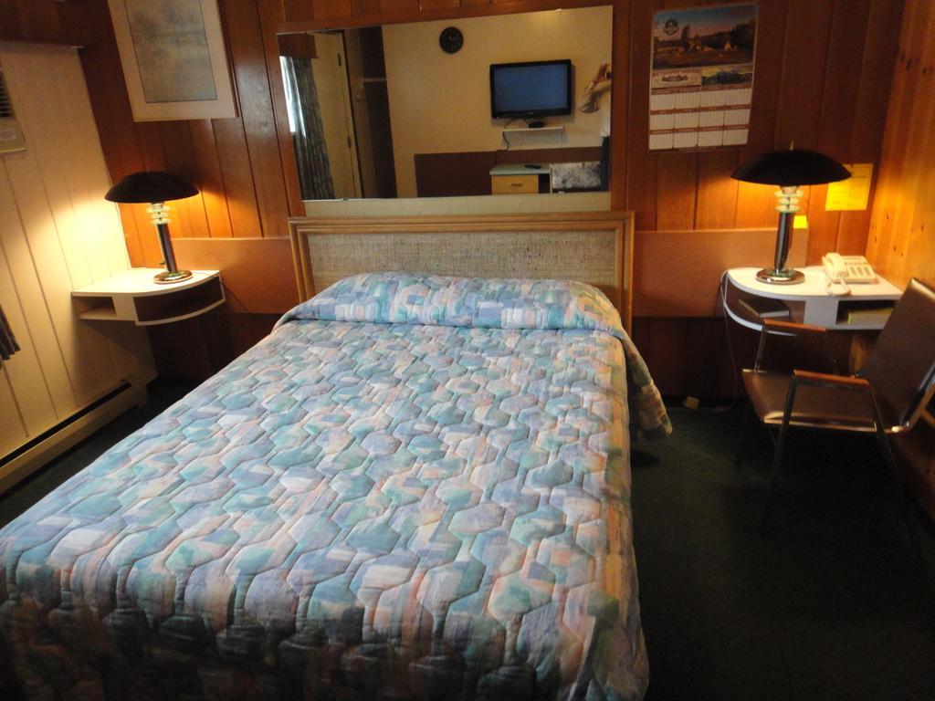 Airport Inn Quesnel Chambre photo