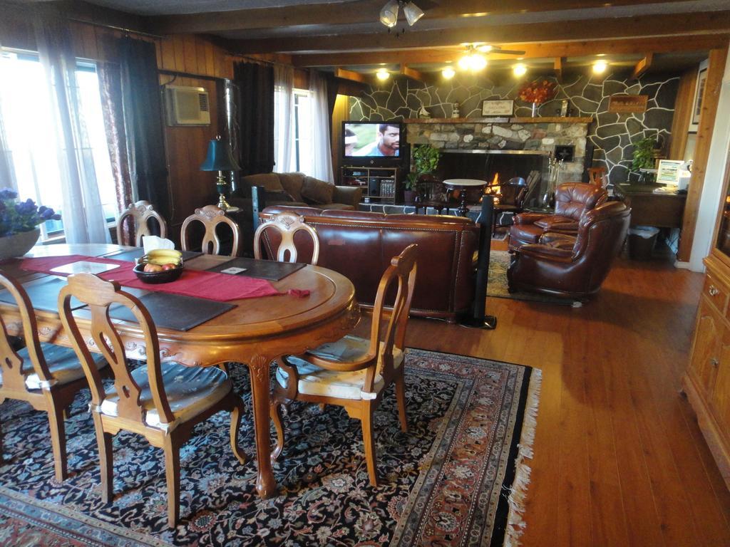 Airport Inn Quesnel Extérieur photo
