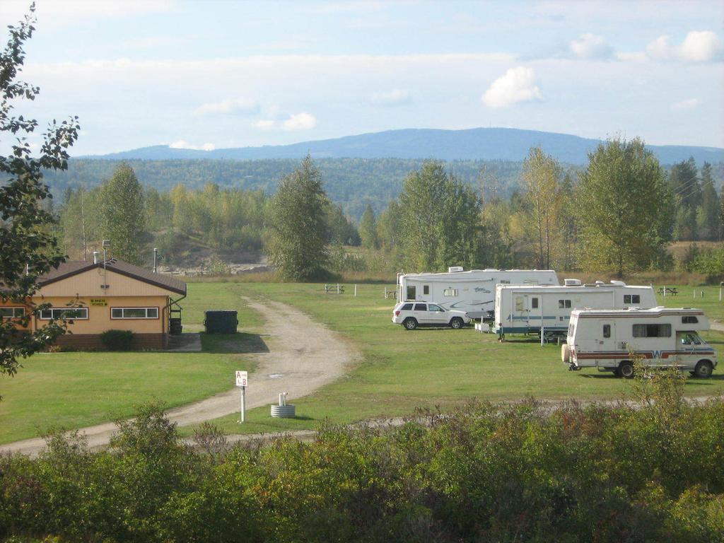 Airport Inn Quesnel Extérieur photo