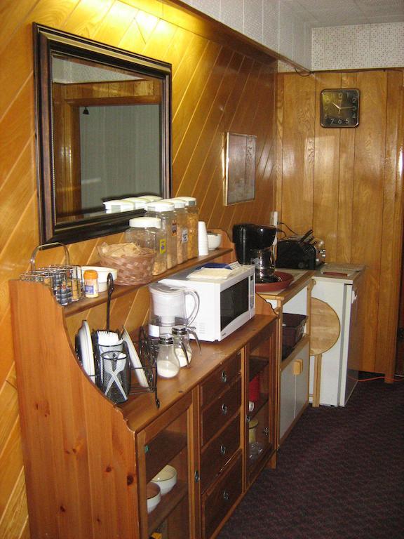 Airport Inn Quesnel Extérieur photo