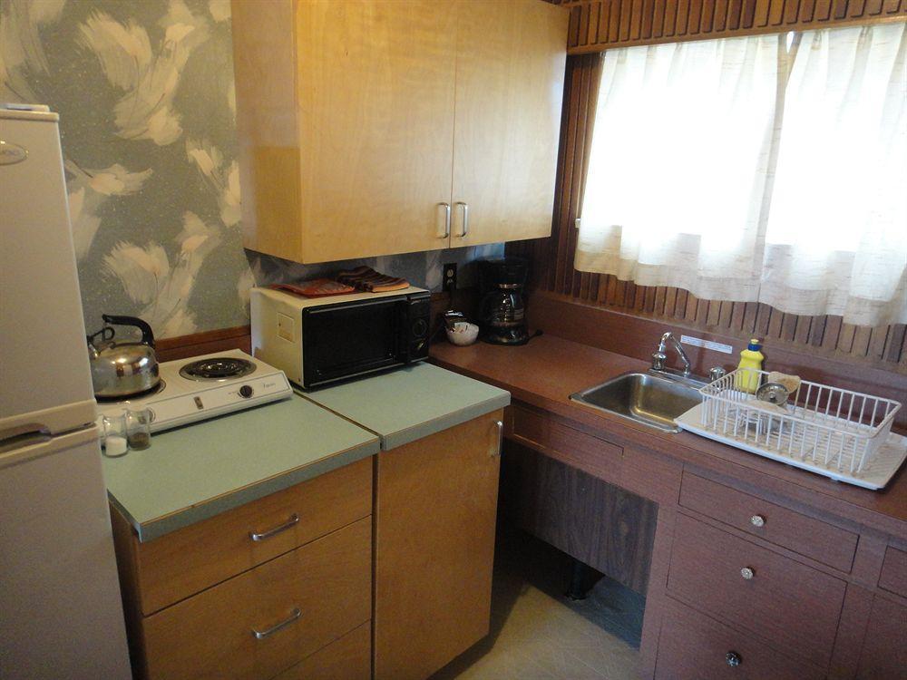 Airport Inn Quesnel Extérieur photo
