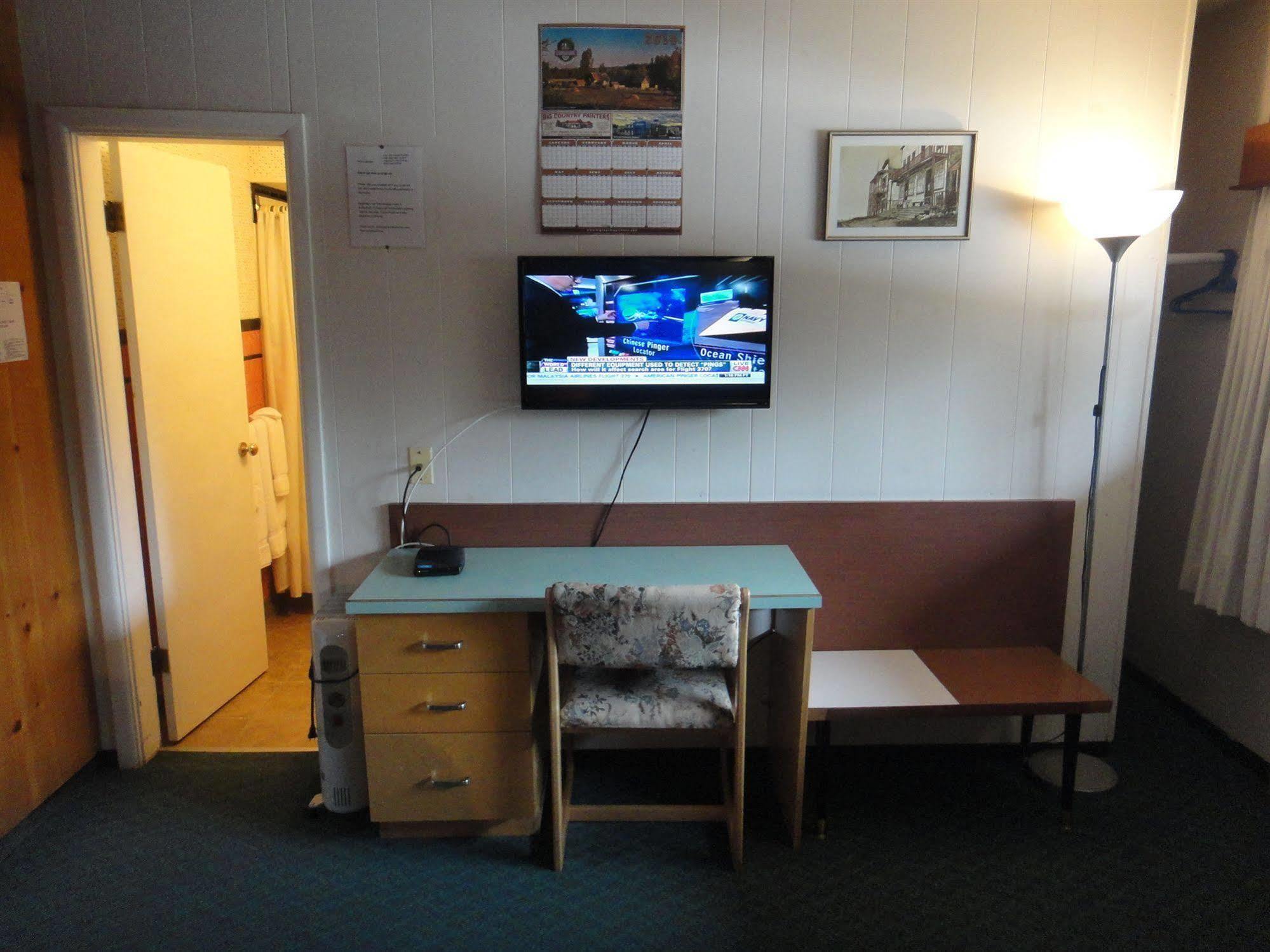 Airport Inn Quesnel Extérieur photo