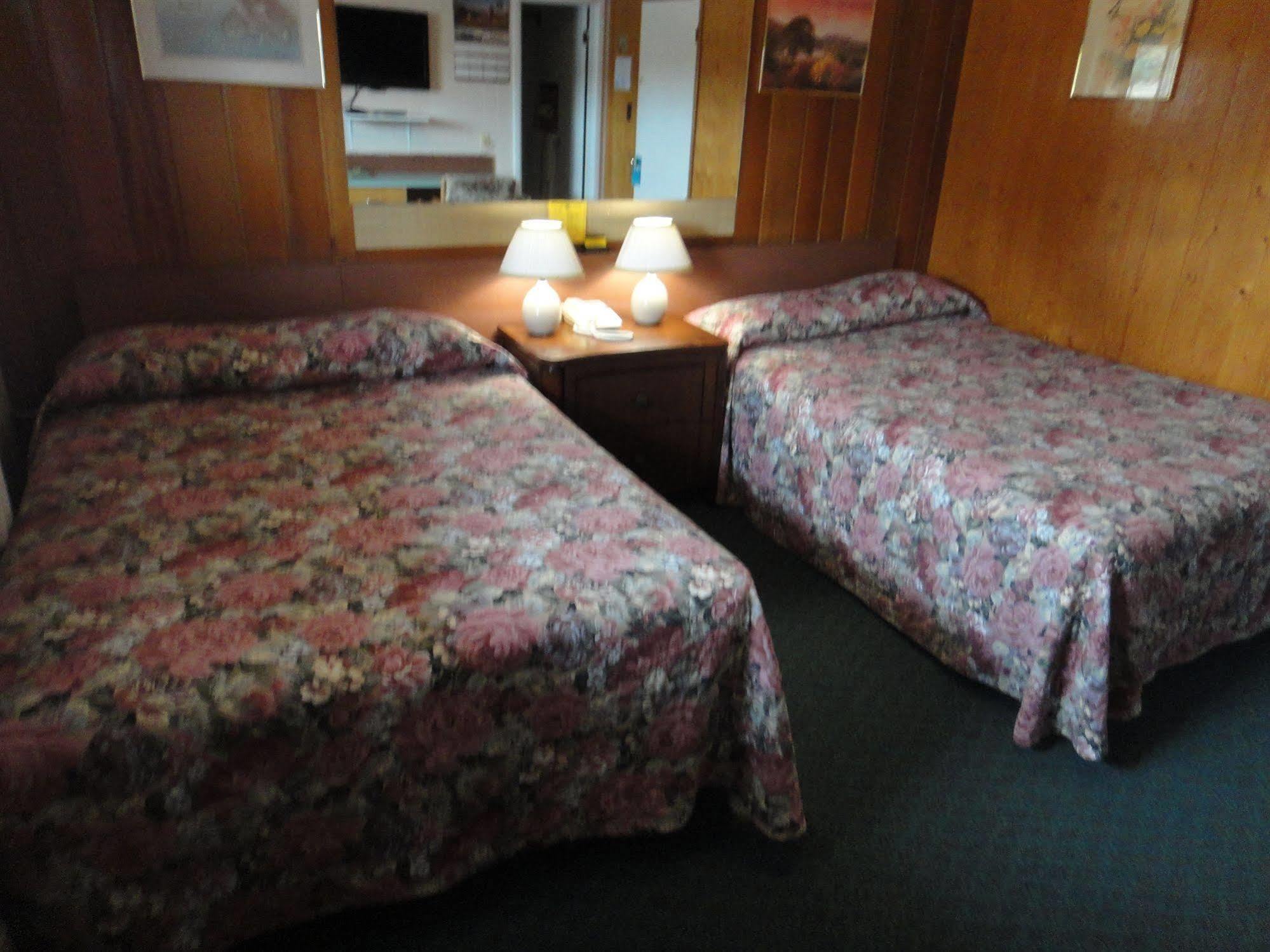 Airport Inn Quesnel Extérieur photo