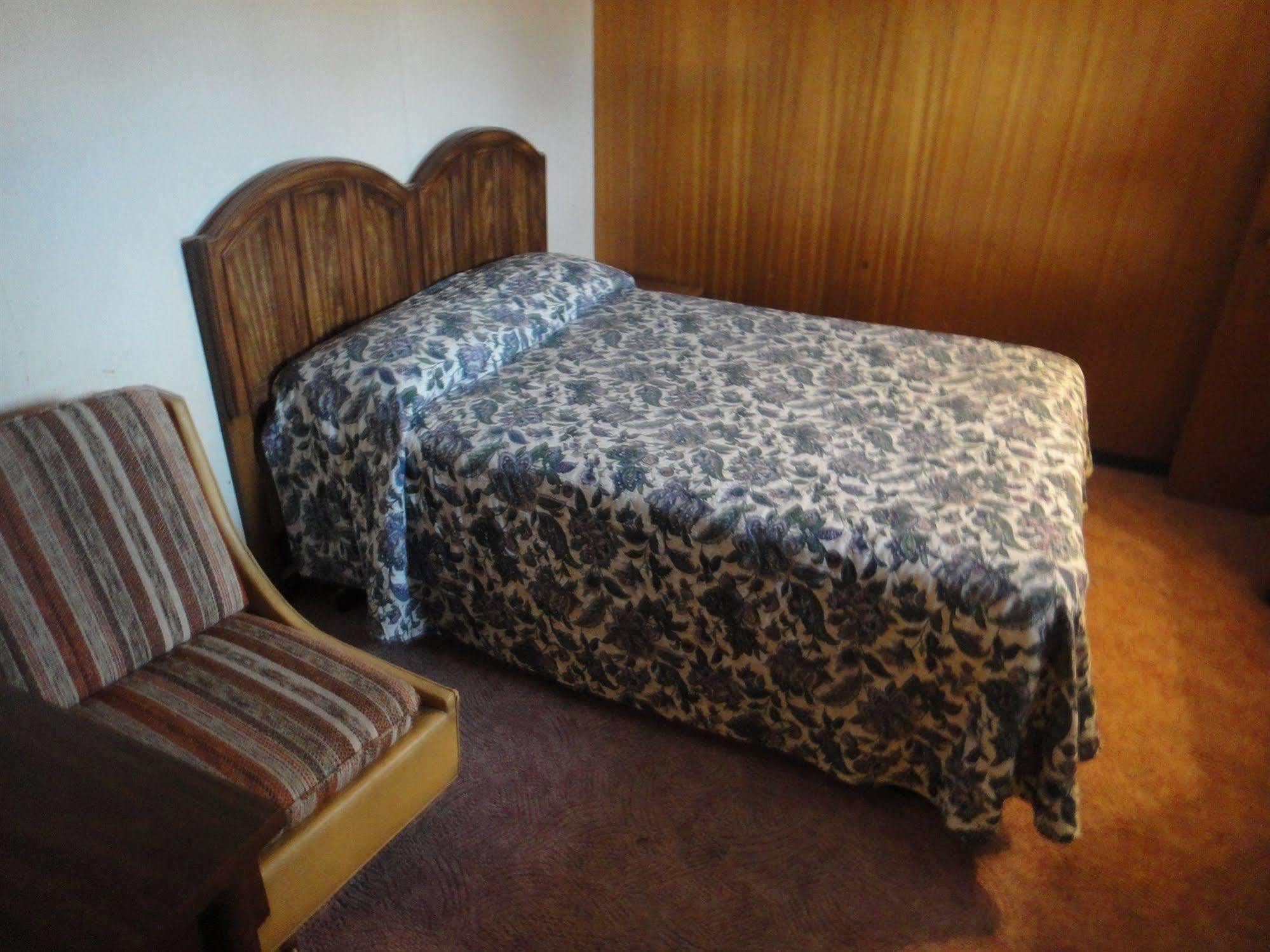 Airport Inn Quesnel Extérieur photo