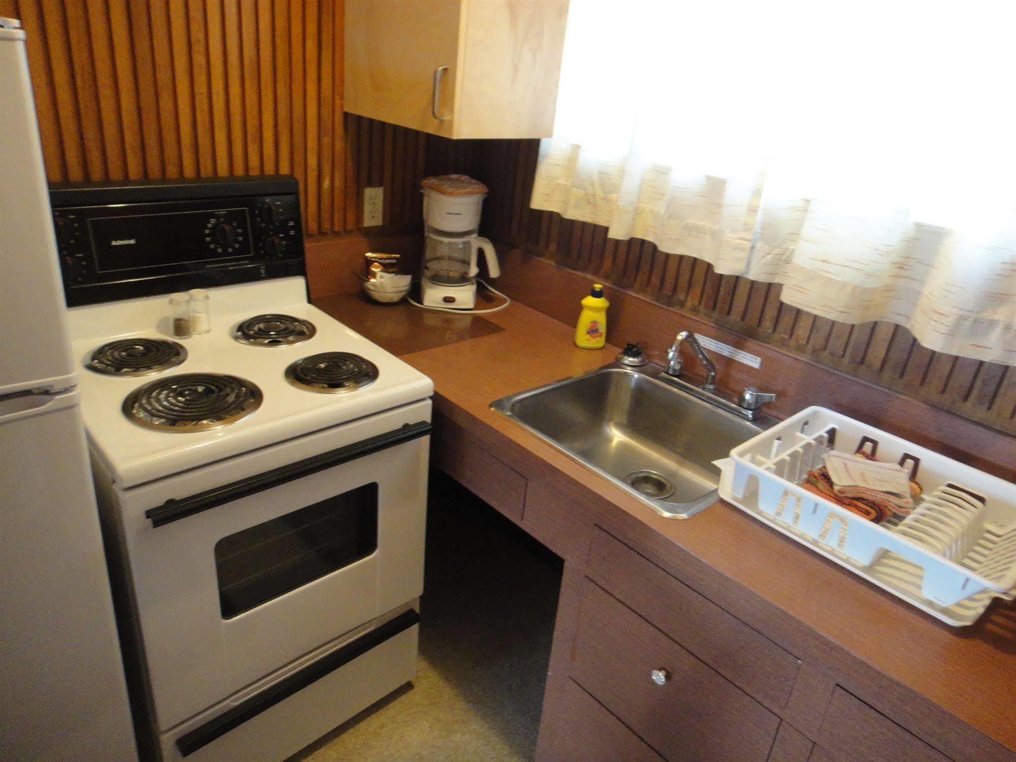 Airport Inn Quesnel Extérieur photo