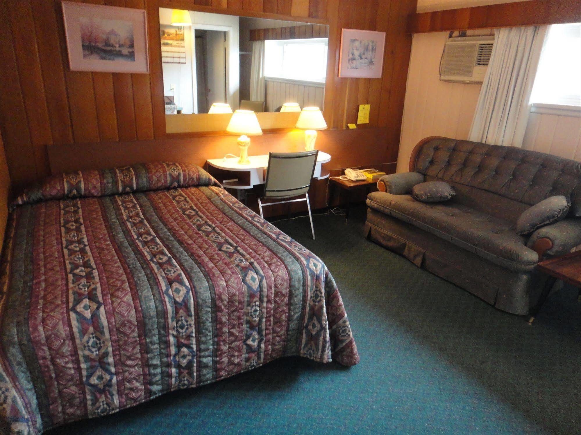 Airport Inn Quesnel Extérieur photo